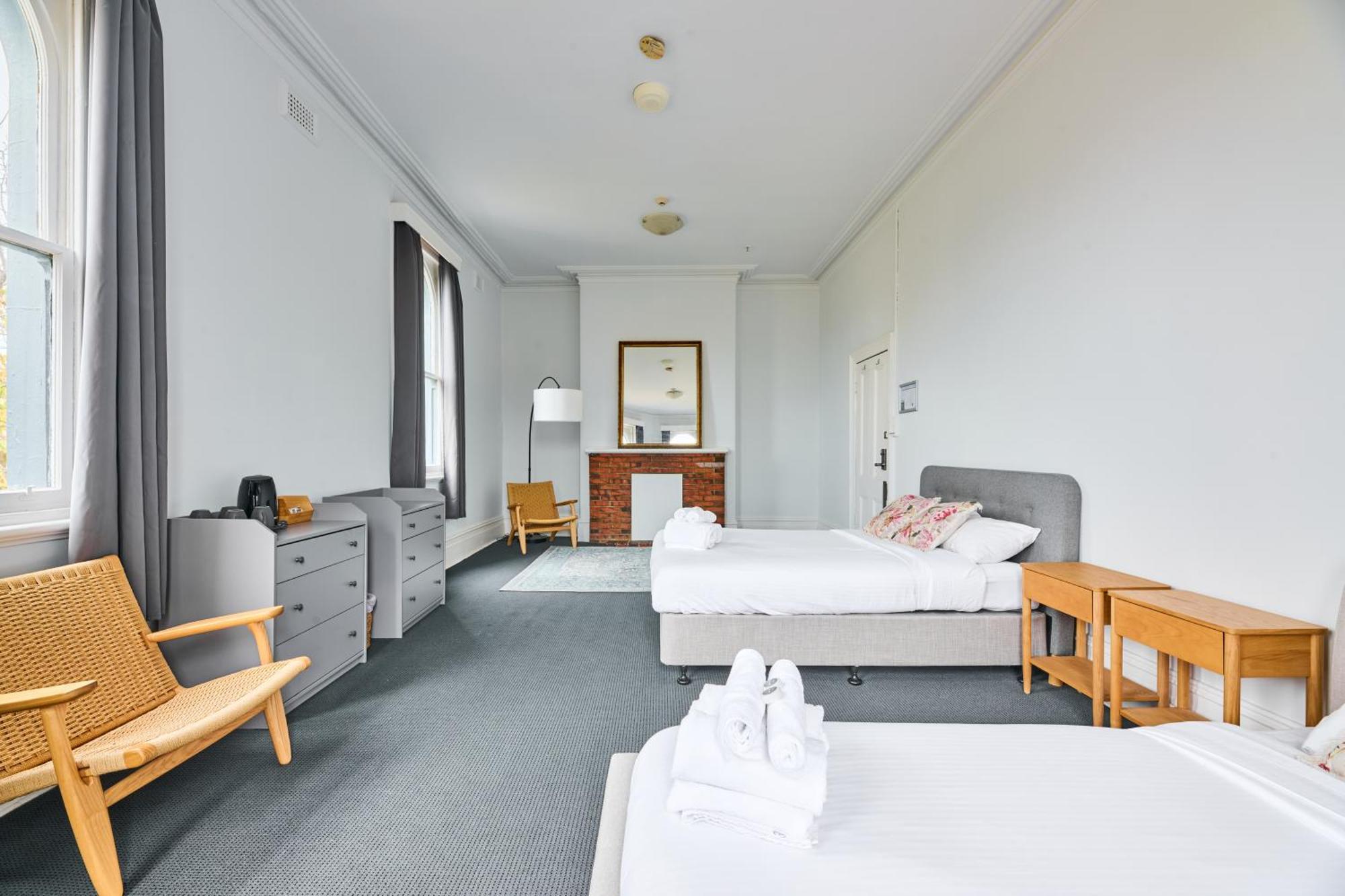 College Lawn Hotel Melbourne Exterior photo