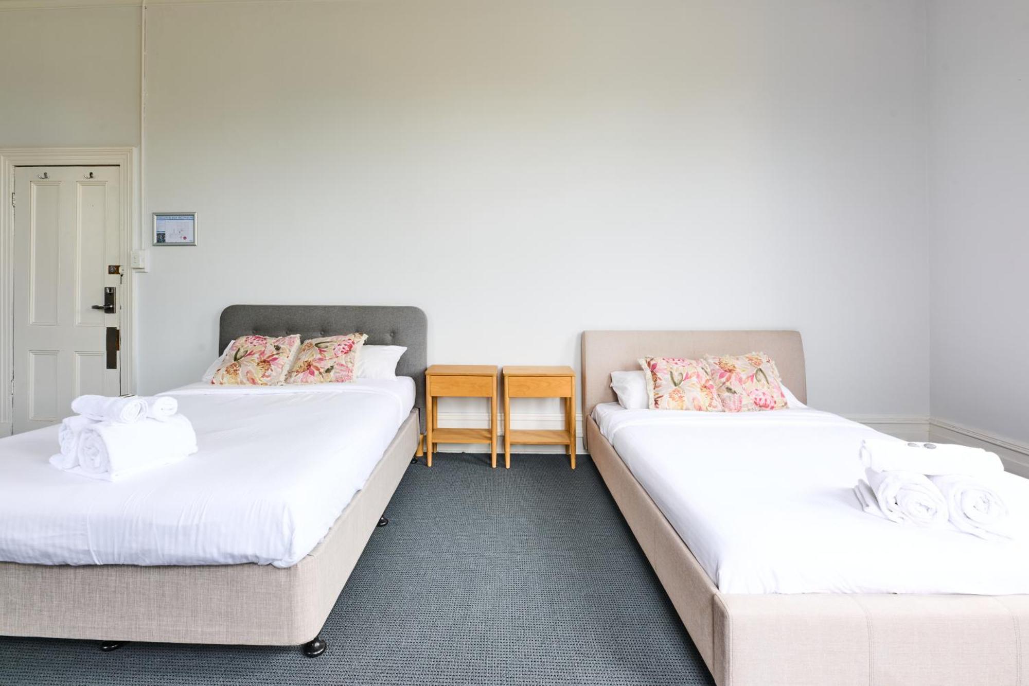 College Lawn Hotel Melbourne Exterior photo