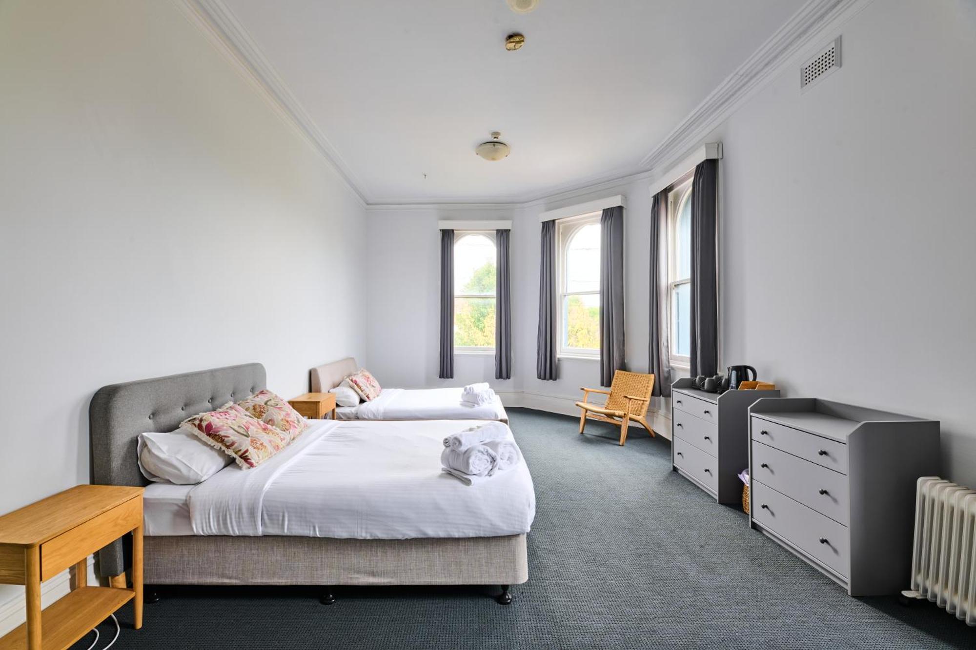 College Lawn Hotel Melbourne Exterior photo